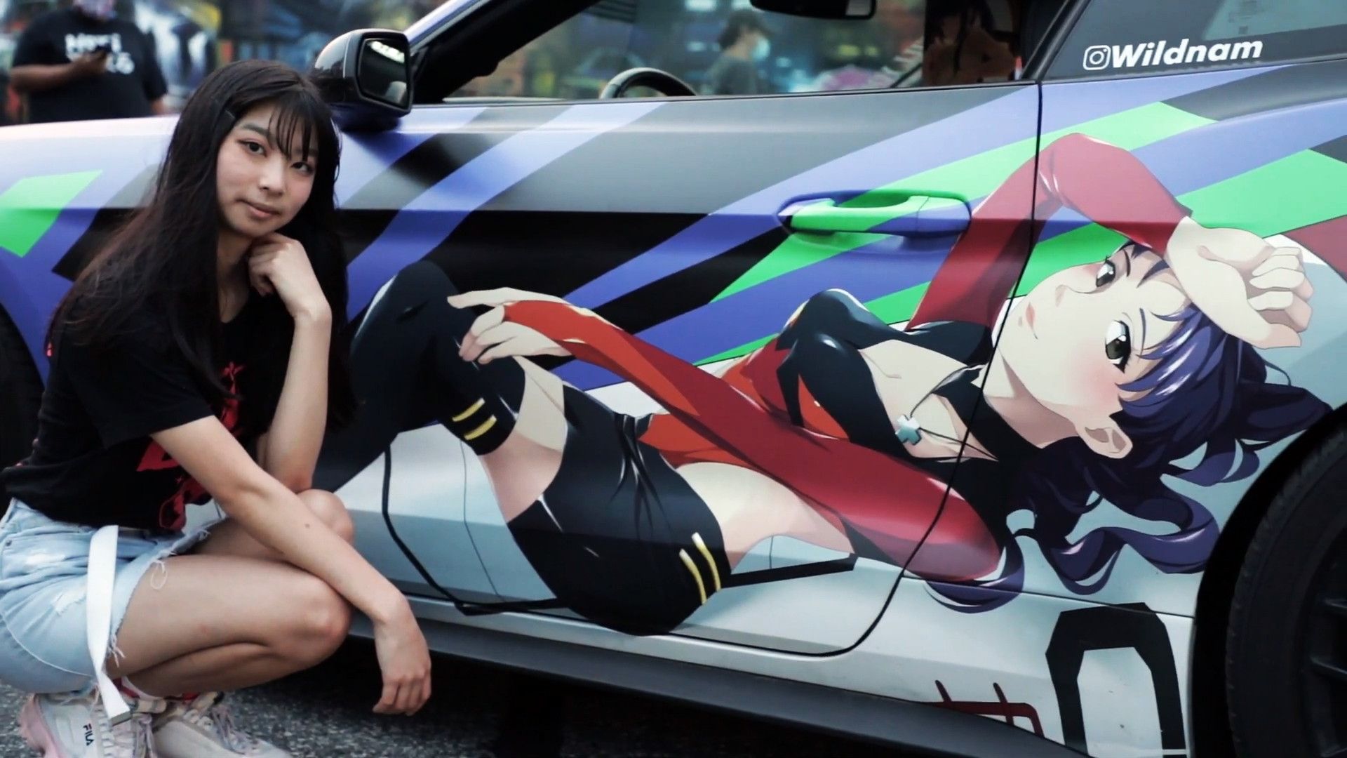 Das Hobby dieses Künstlers sind digitale Sportwagen voller Animemädchen